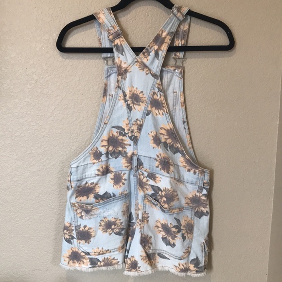 Girls  Bundle of  overalls - Picture 3 of 9